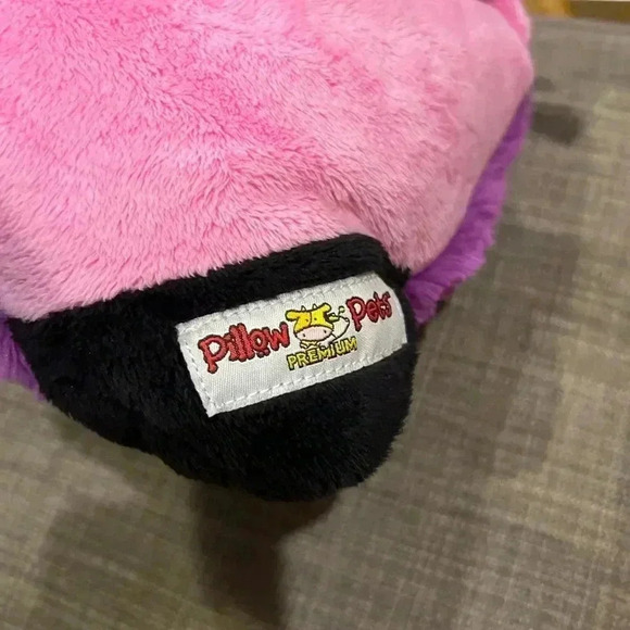 Adorable PILLOW PET - Adorable Purple and Pink Butterfly with Velcro closure. - Picture 10 of 15